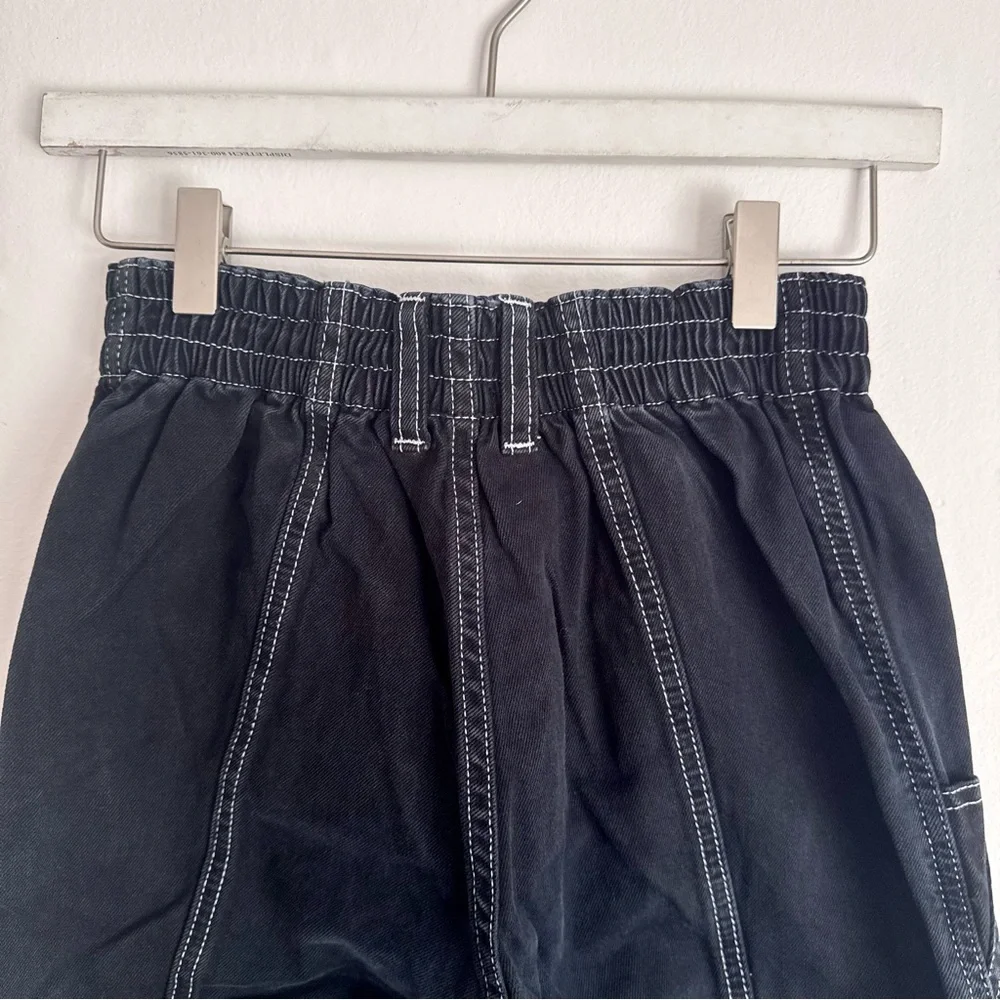 BDG High-Rise Cargo Jeans with Contrast Stitching (dark navy) - Picture 6 of 6